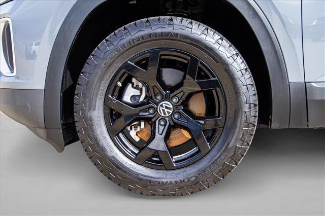 Used 2024 Volkswagen Atlas Peak Edition SEL AWD/4WD image 9