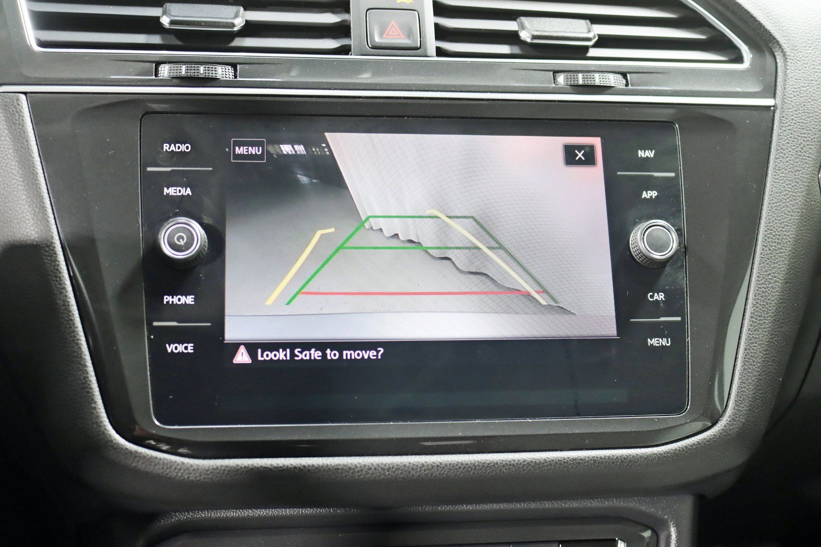Used 2019 Volkswagen Tiguan SEL w/ 3rd Row Seat Package AWD/4WD image 18