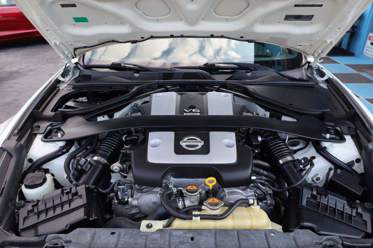 Used 2017 Nissan 370Z Touring RWD image 13