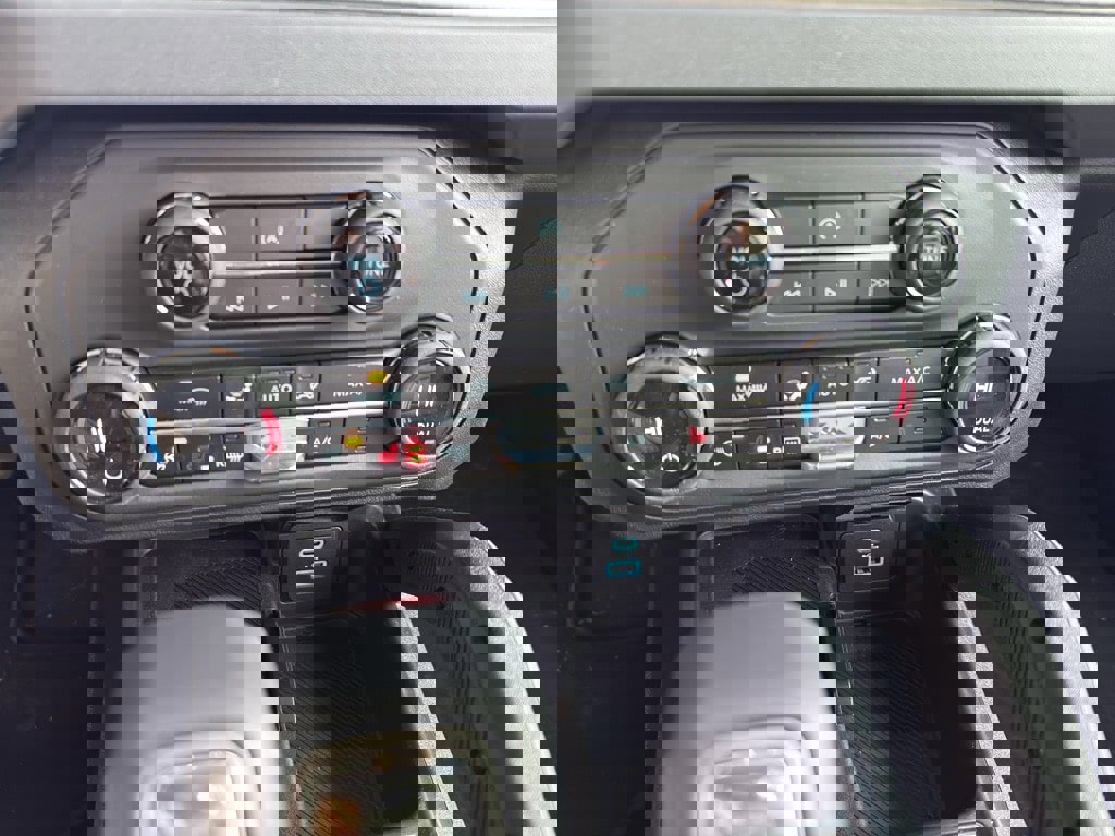 New 2025 Ford Bronco Outer Banks w/ Sasquatch Package AWD/4WD image 27