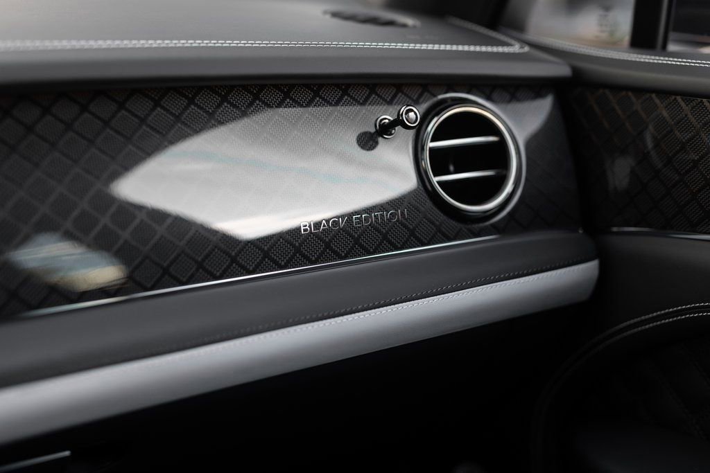 Used 2025 Bentley Bentayga AWD/4WD image 42