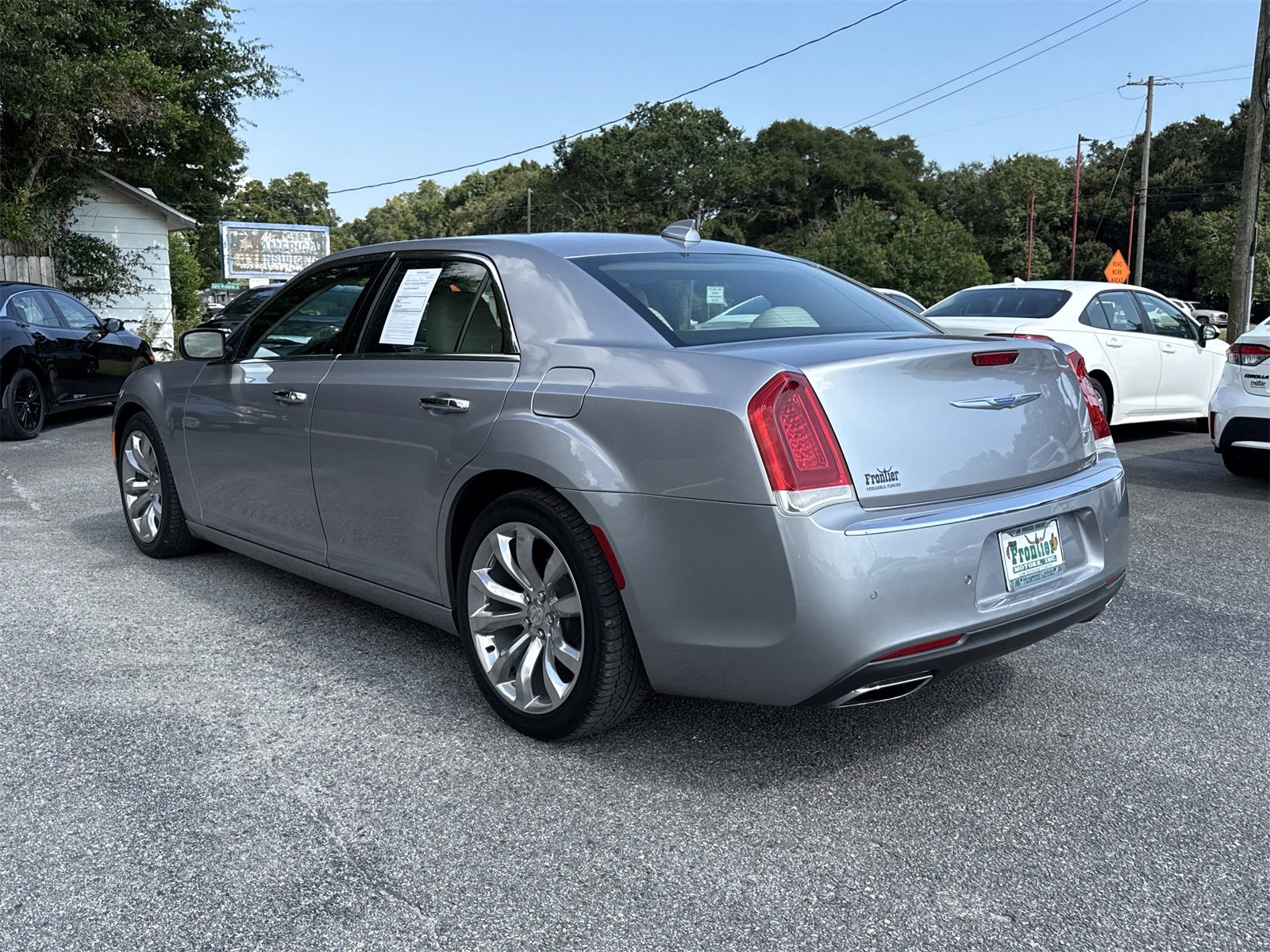 Used 2018 Chrysler 300 Limited w/ Safetytec Plus Group image 3