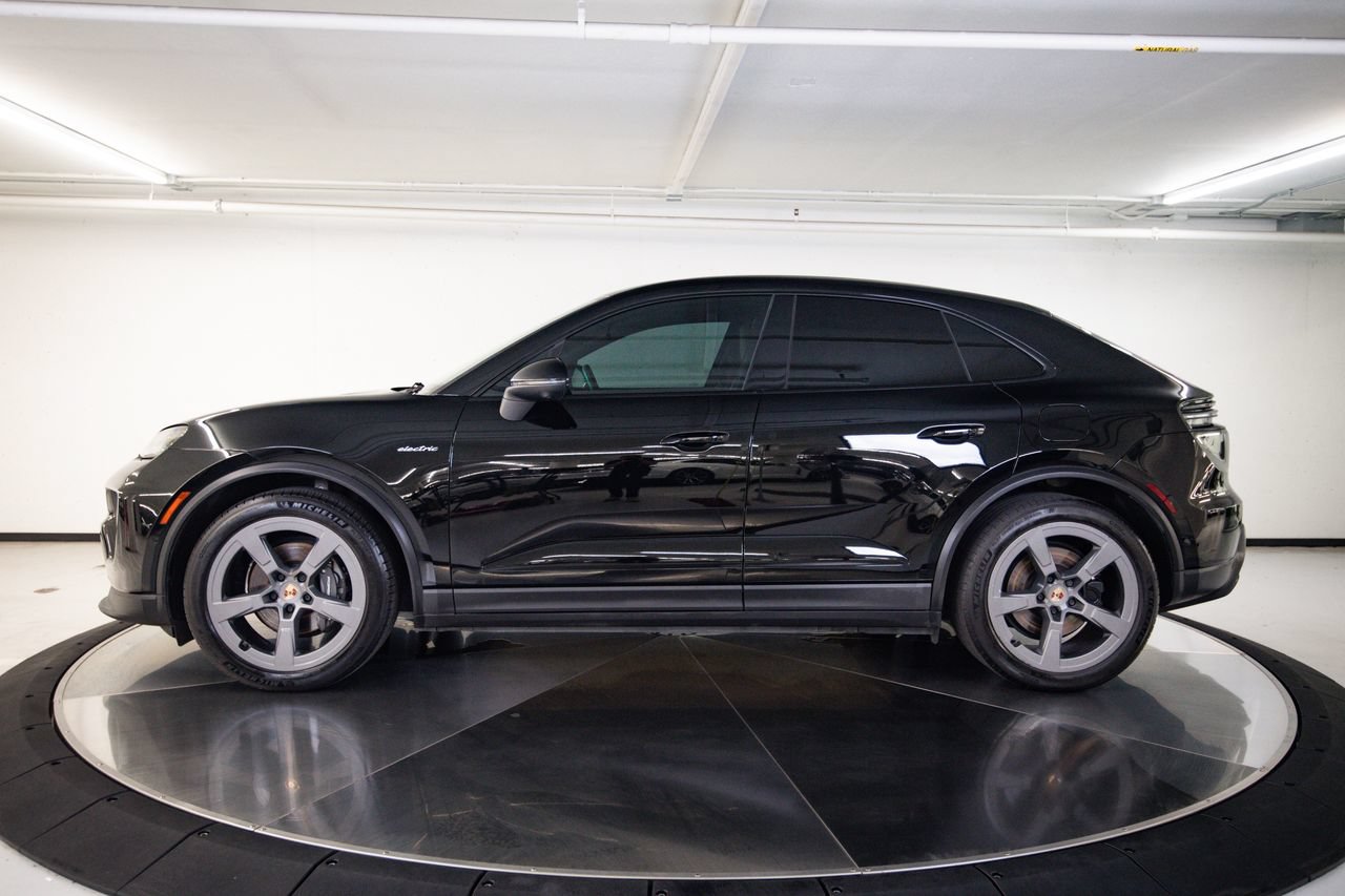 Certified 2024 Porsche Macan 4 Electric AWD/4WD image 2