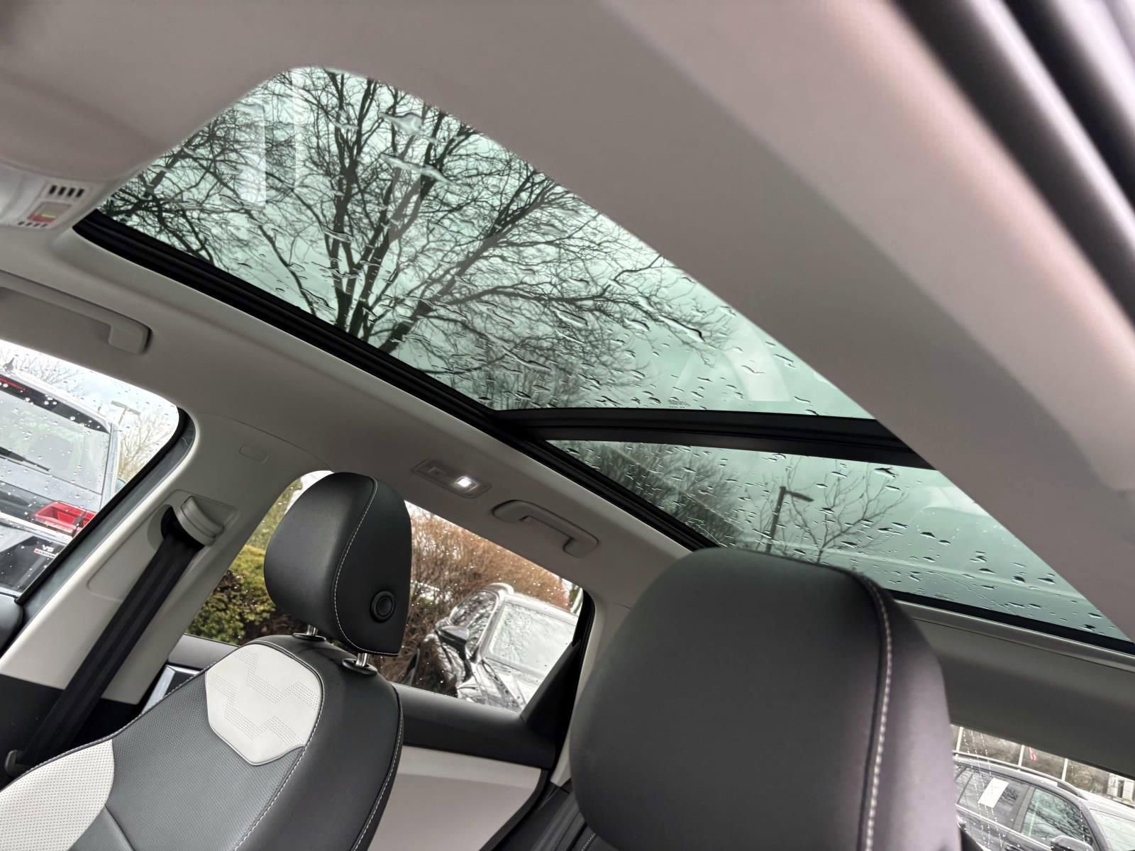 Used 2025 Volkswagen Taos SEL image 25