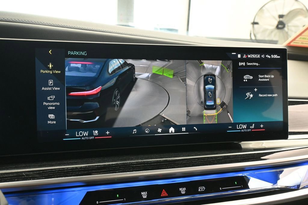 Used 2025 BMW 740i xDrive AWD/4WD image 19