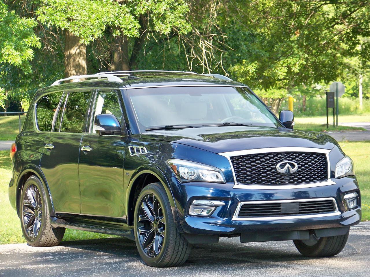 Used 2015 INFINITI QX80 4WD w/ 22" Wheel Package image 3
