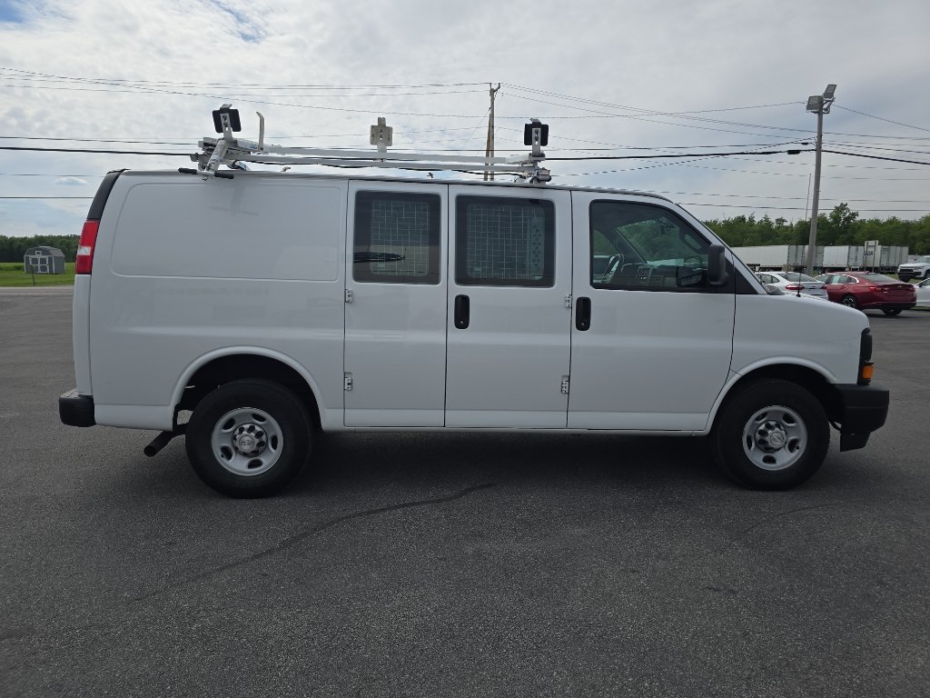 Used 2017 Chevrolet Express 2500 RWD image 5