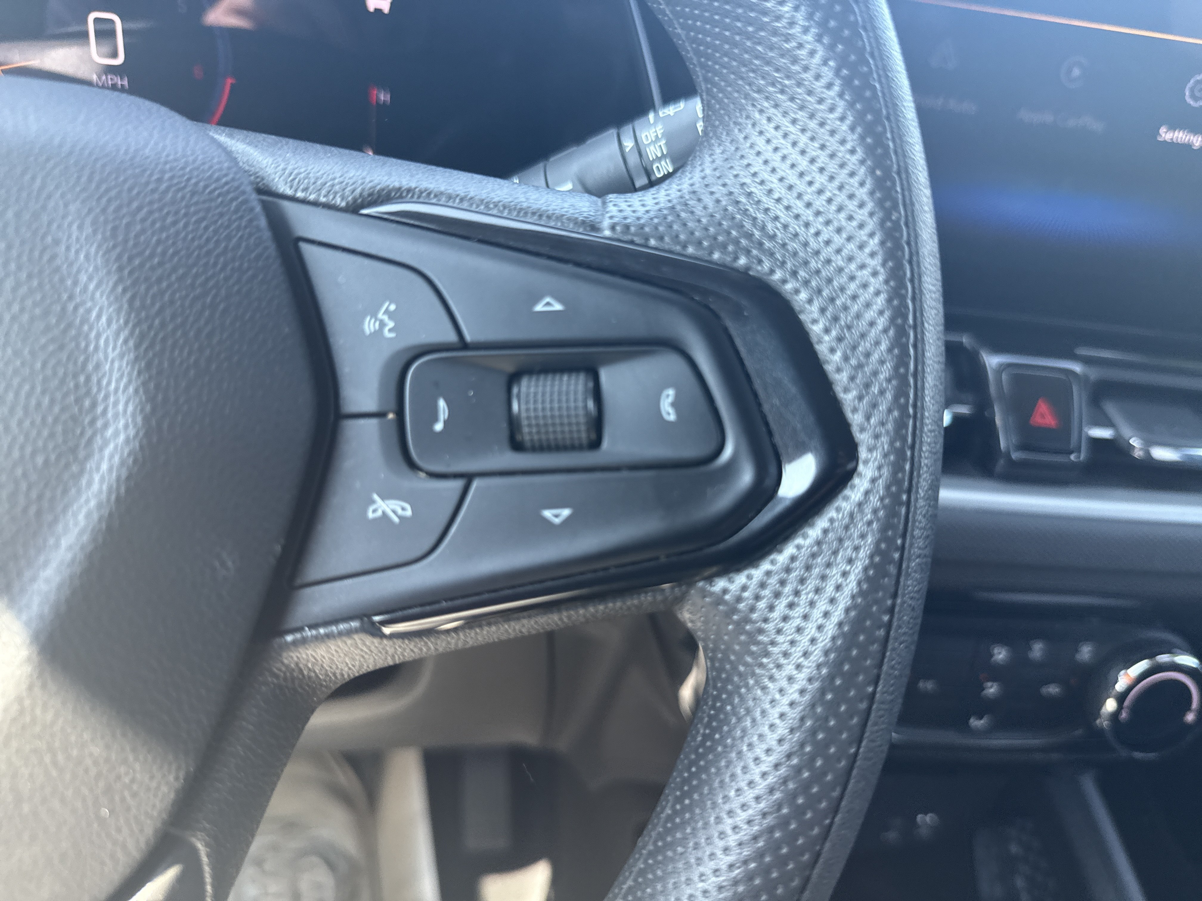 Used 2025 Chevrolet TrailBlazer LT AWD/4WD image 20