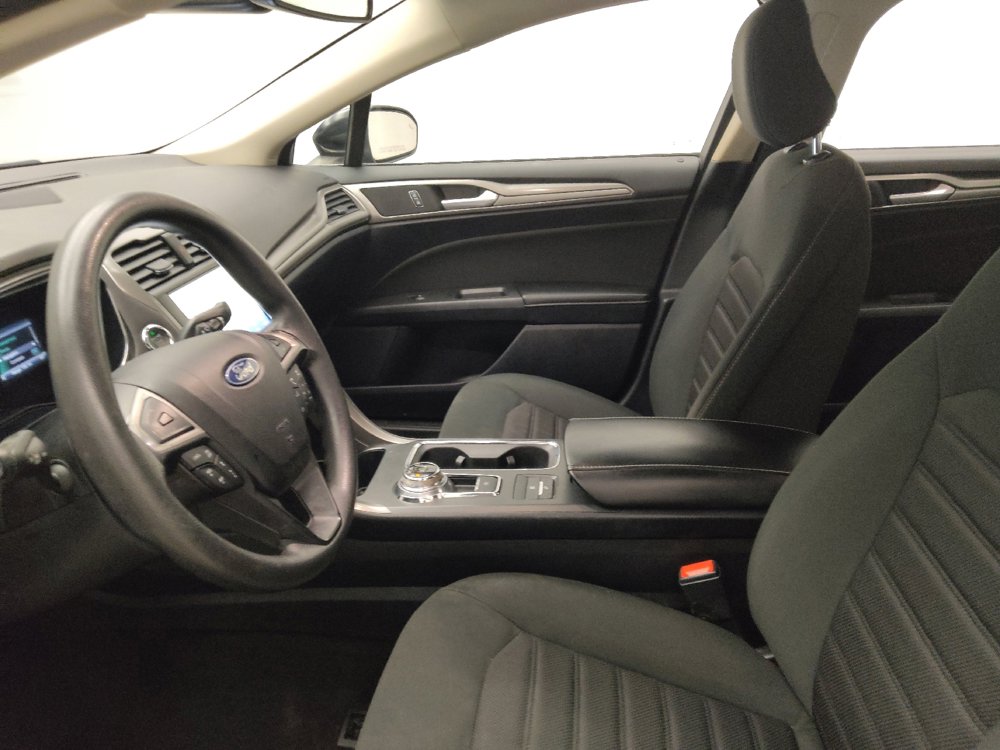 Used 2020 Ford Fusion SE FWD image 17