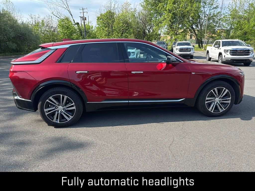 Used 2024 Cadillac Lyriq Luxury AWD/4WD image 8