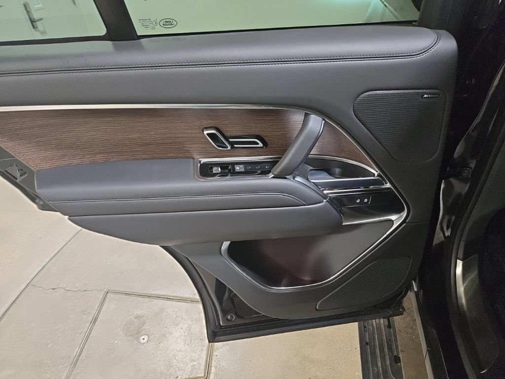 Used 2024 Land Rover Range Rover SE AWD/4WD image 21