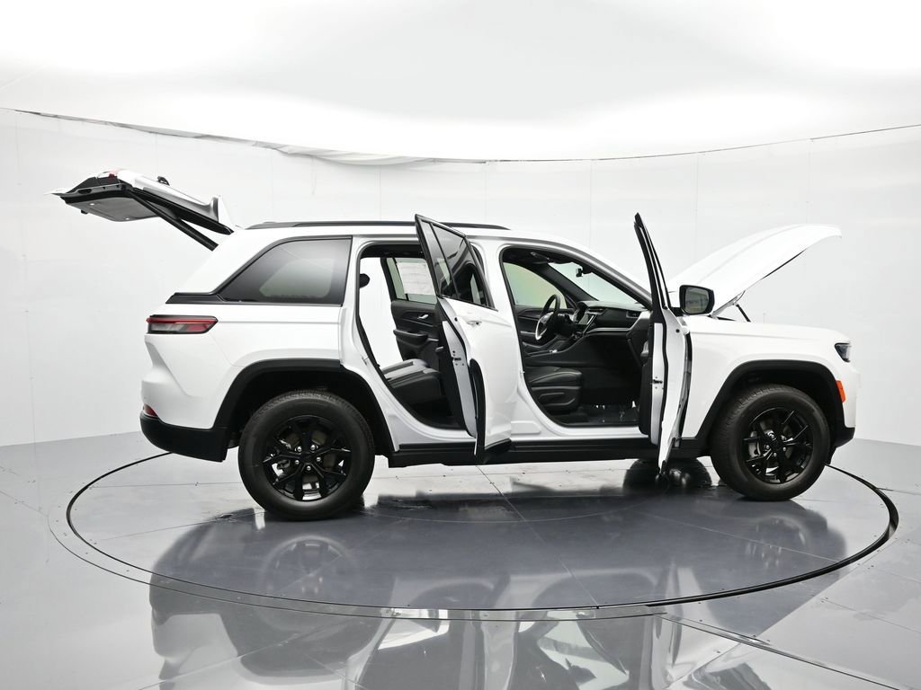 New 2025 Jeep Grand Cherokee Altitude image 47