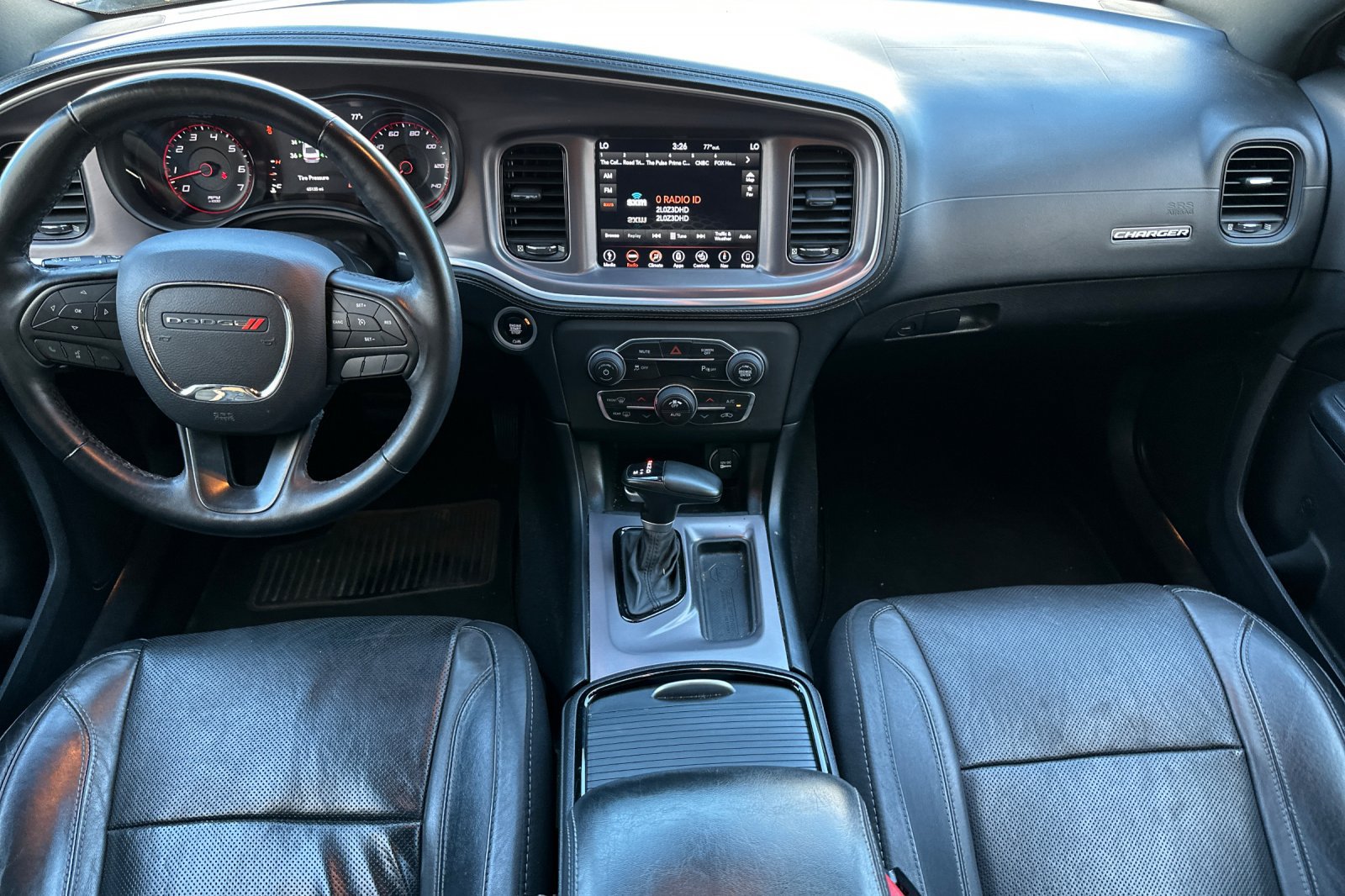 Used 2019 Dodge Charger SXT w/ Plus Group RWD image 15