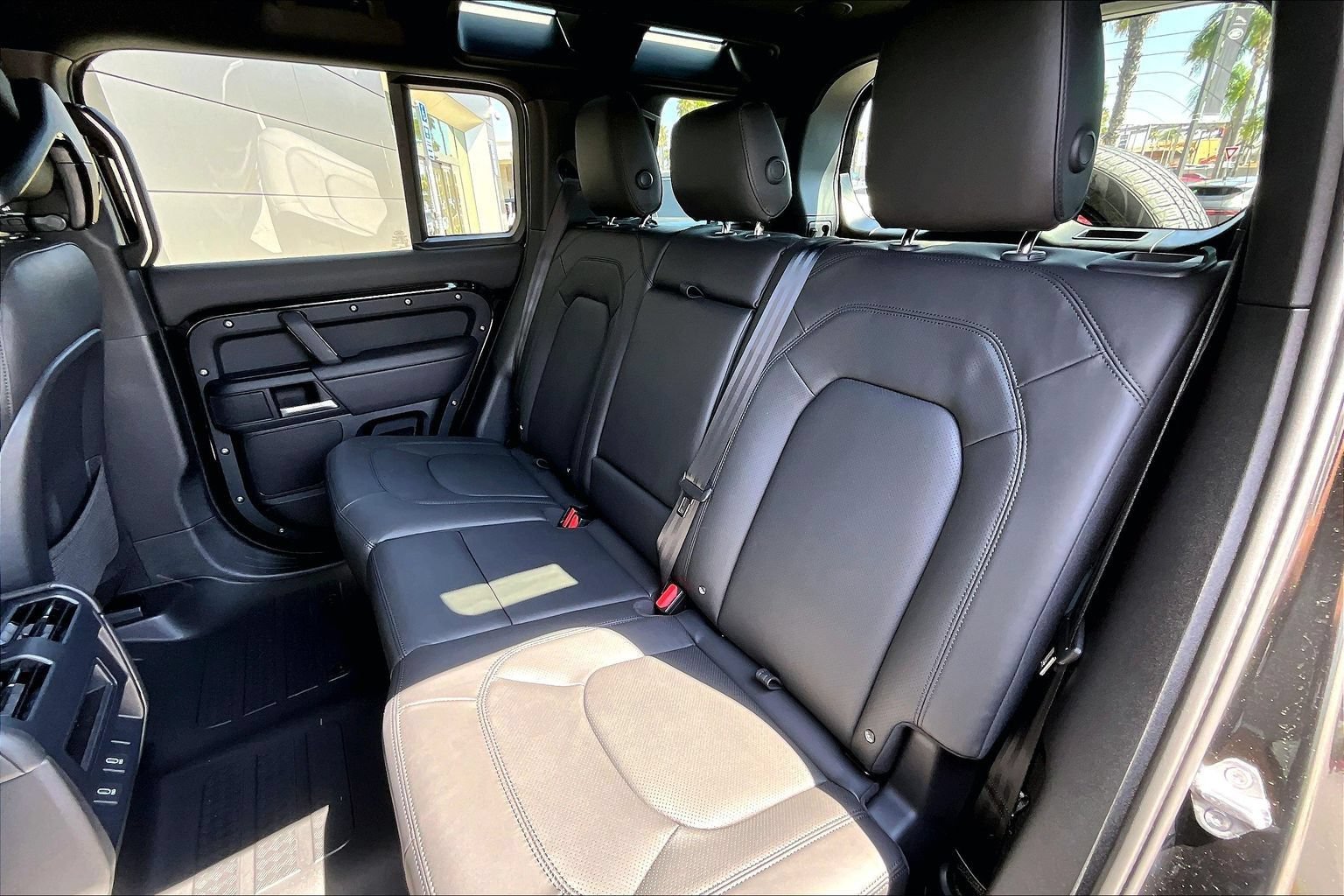 New 2026 Land Rover Defender 110 X-Dynamic SE AWD/4WD image 10