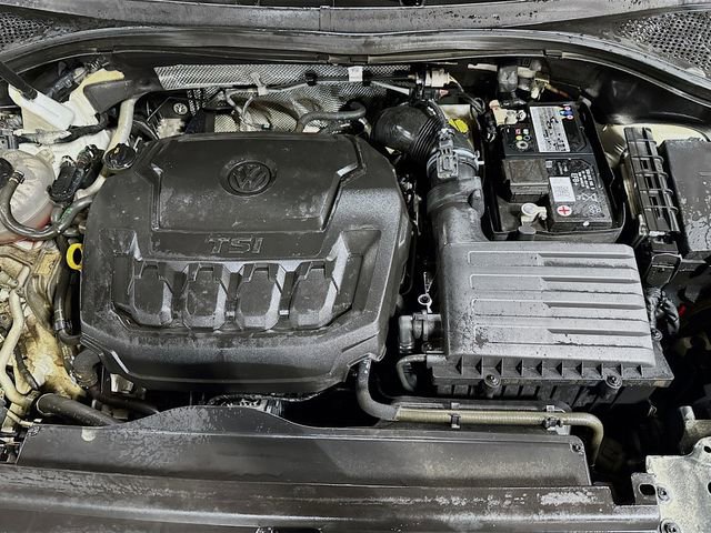 Used 2021 Volkswagen Tiguan SE w/ Panoramic Sunroof Package image 9