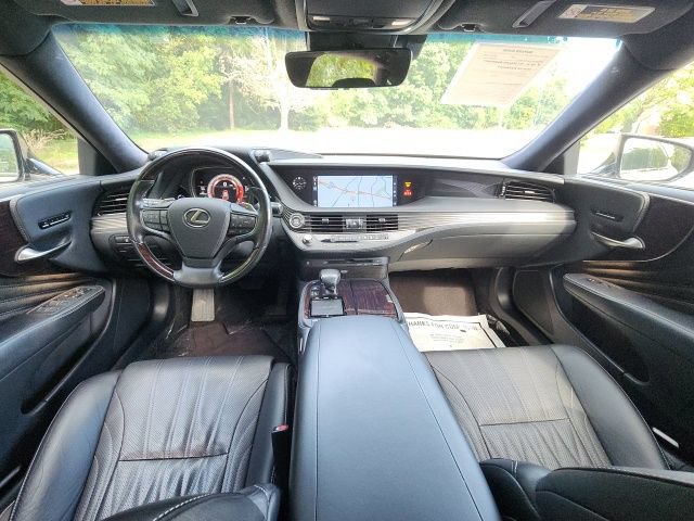 Used 2020 Lexus LS 500 w/ Interior Upgrade Package RWD image 33