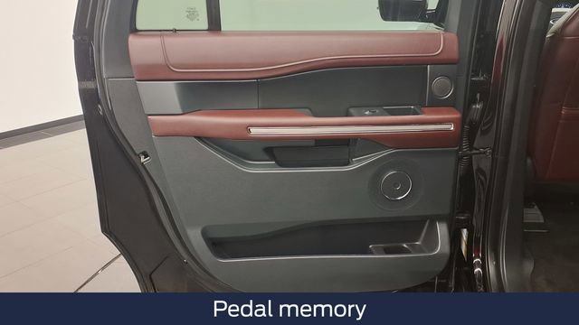 Used 2022 Ford Expedition Max Limited image 20