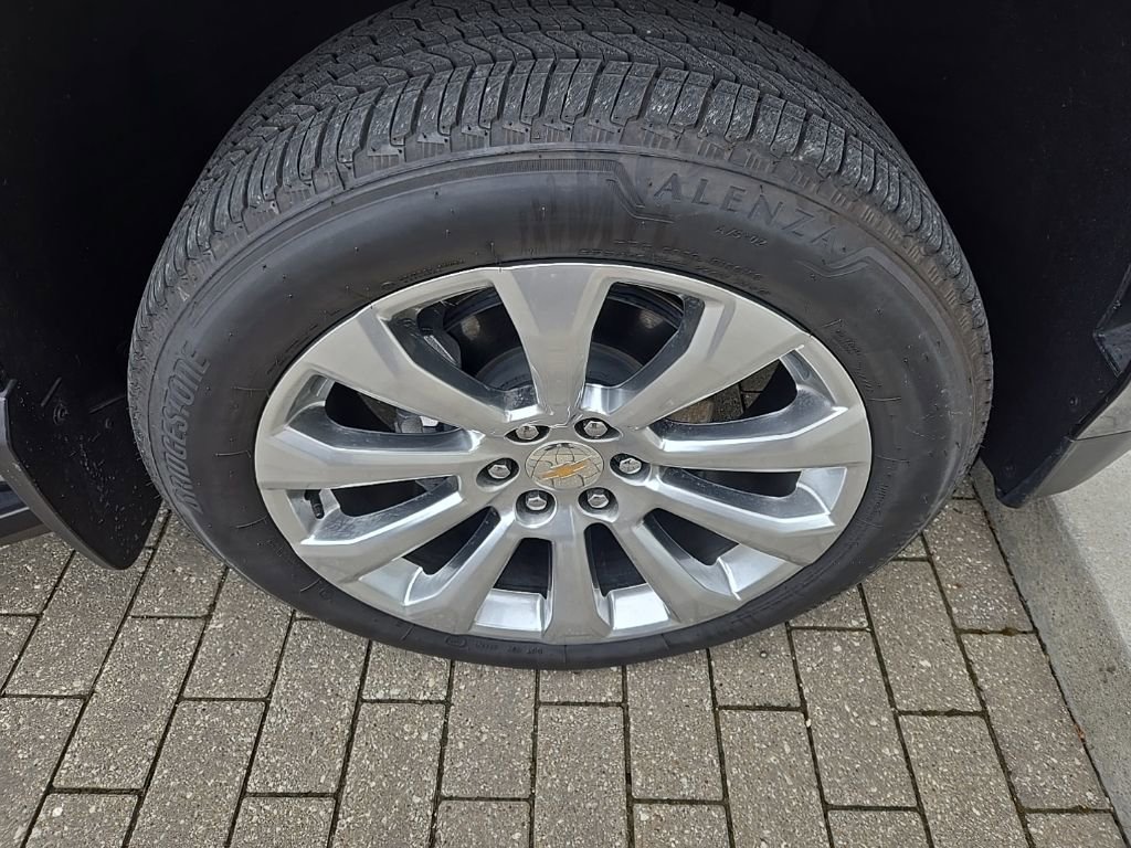 Used 2025 Chevrolet Suburban Premier image 11