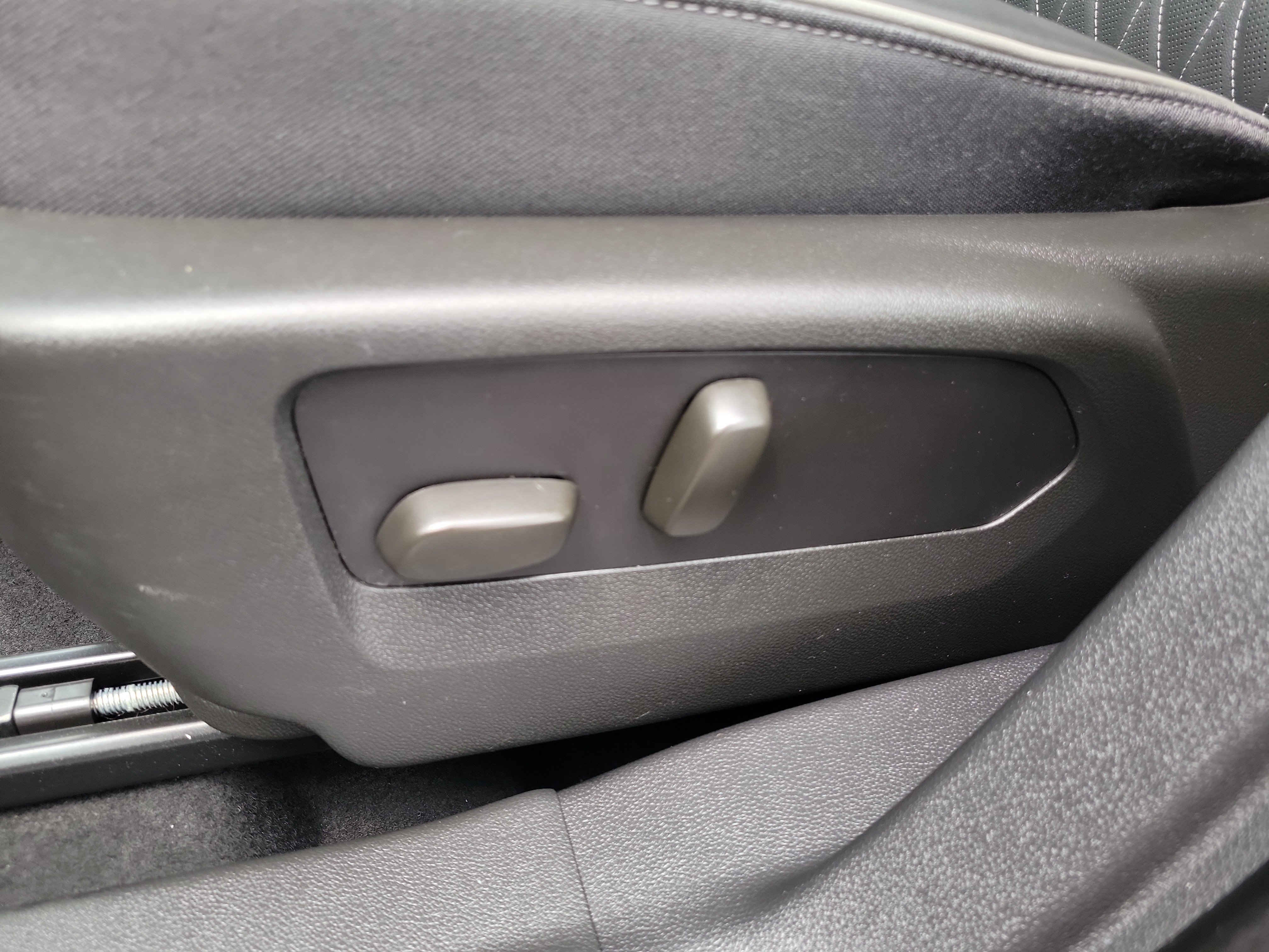 Used 2022 Buick Envision Avenir w/ Technology Package II FWD image 18