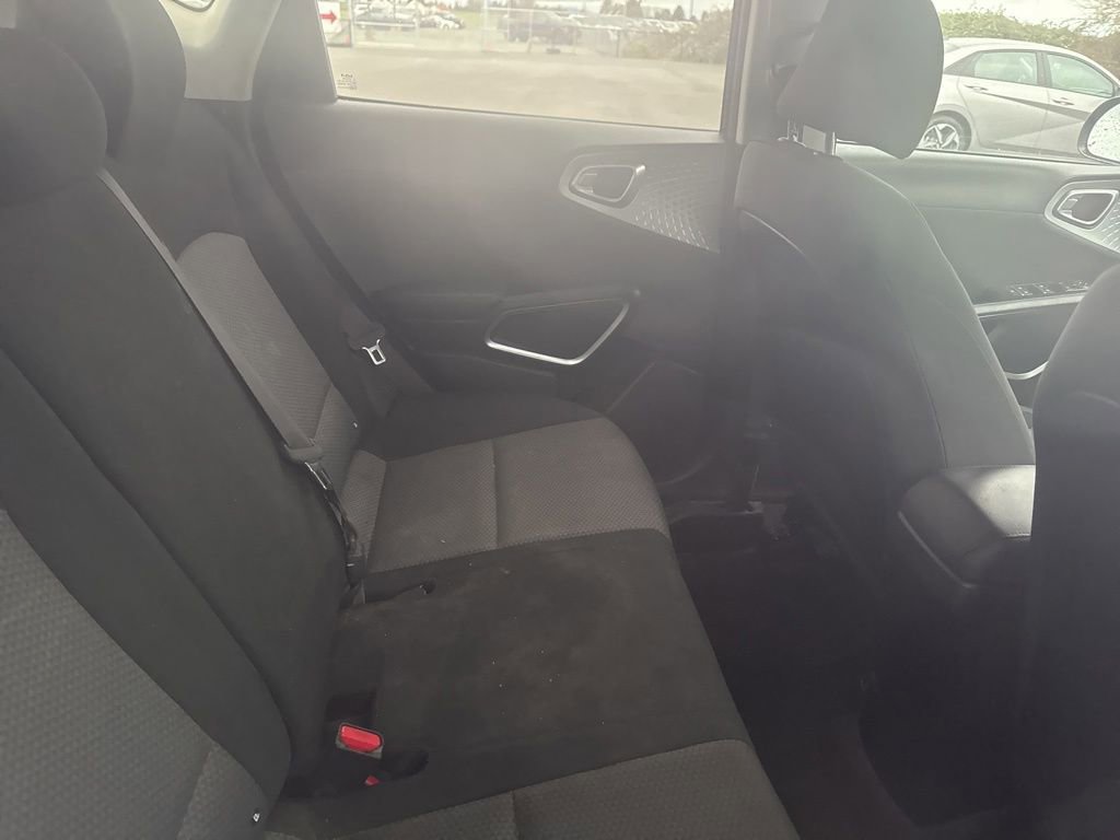 Used 2022 Kia Soul LX image 11