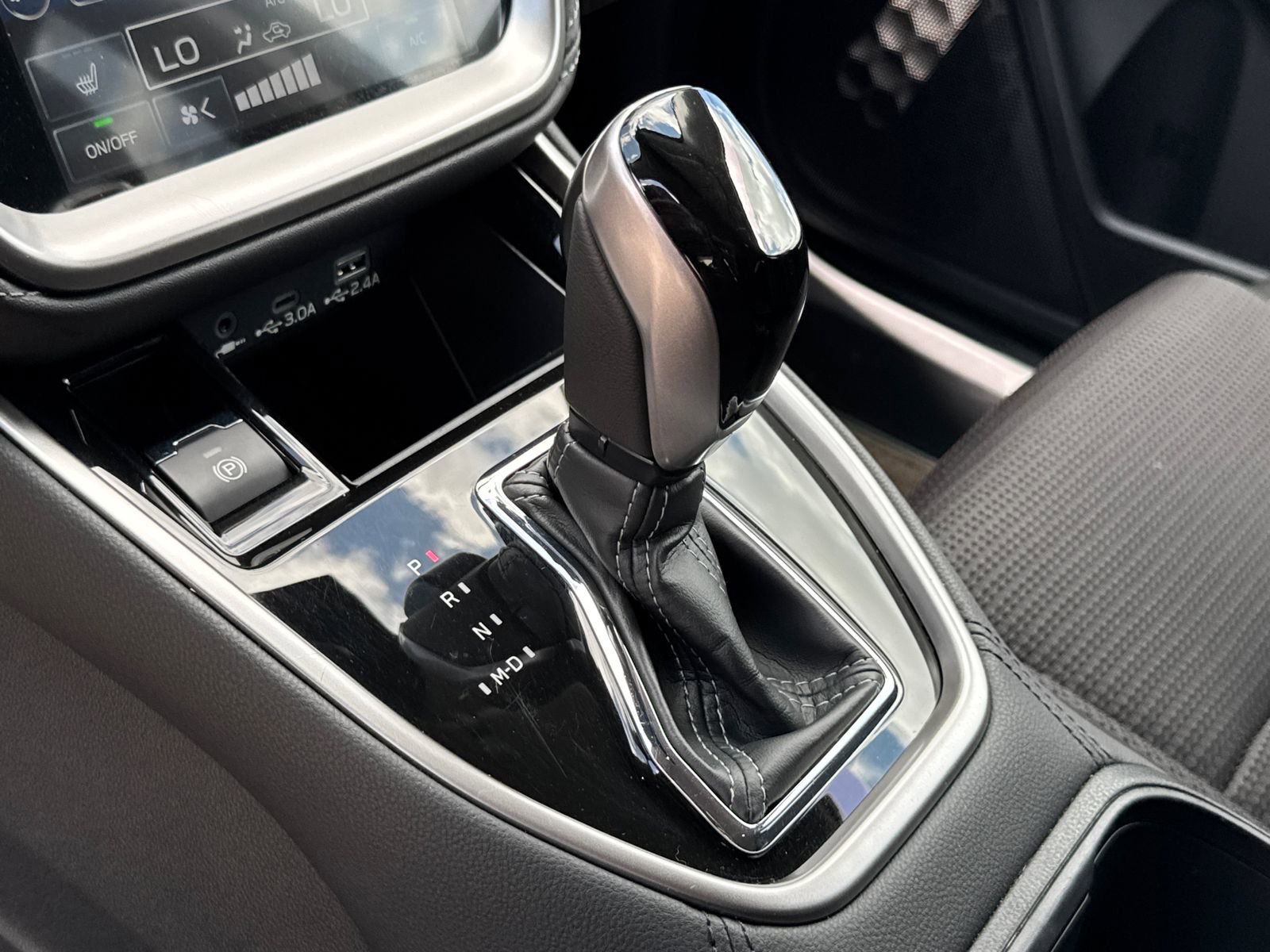 Certified 2025 Subaru Outback Premium AWD/4WD image 16