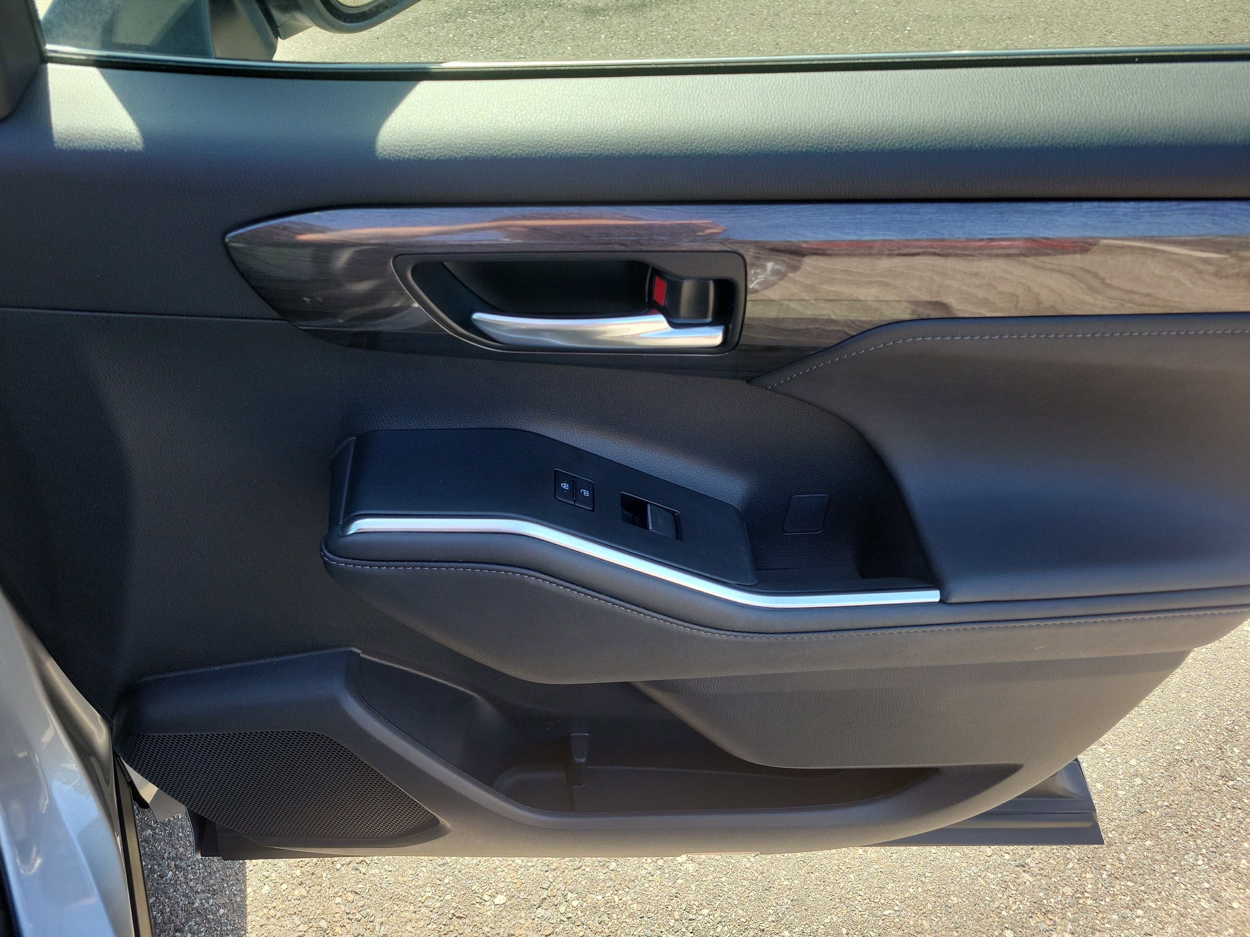 Used 2024 Toyota Highlander Limited image 10