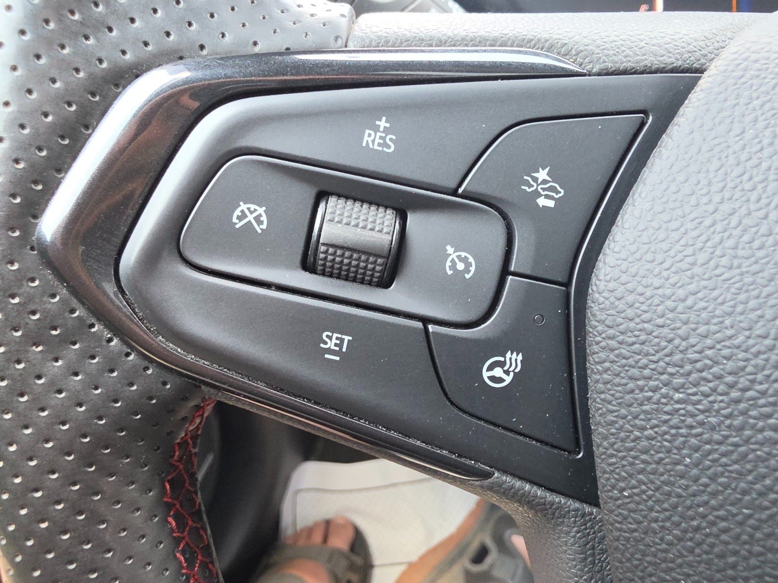 Used 2024 Chevrolet TrailBlazer RS w/ Convenience Package AWD/4WD image 41