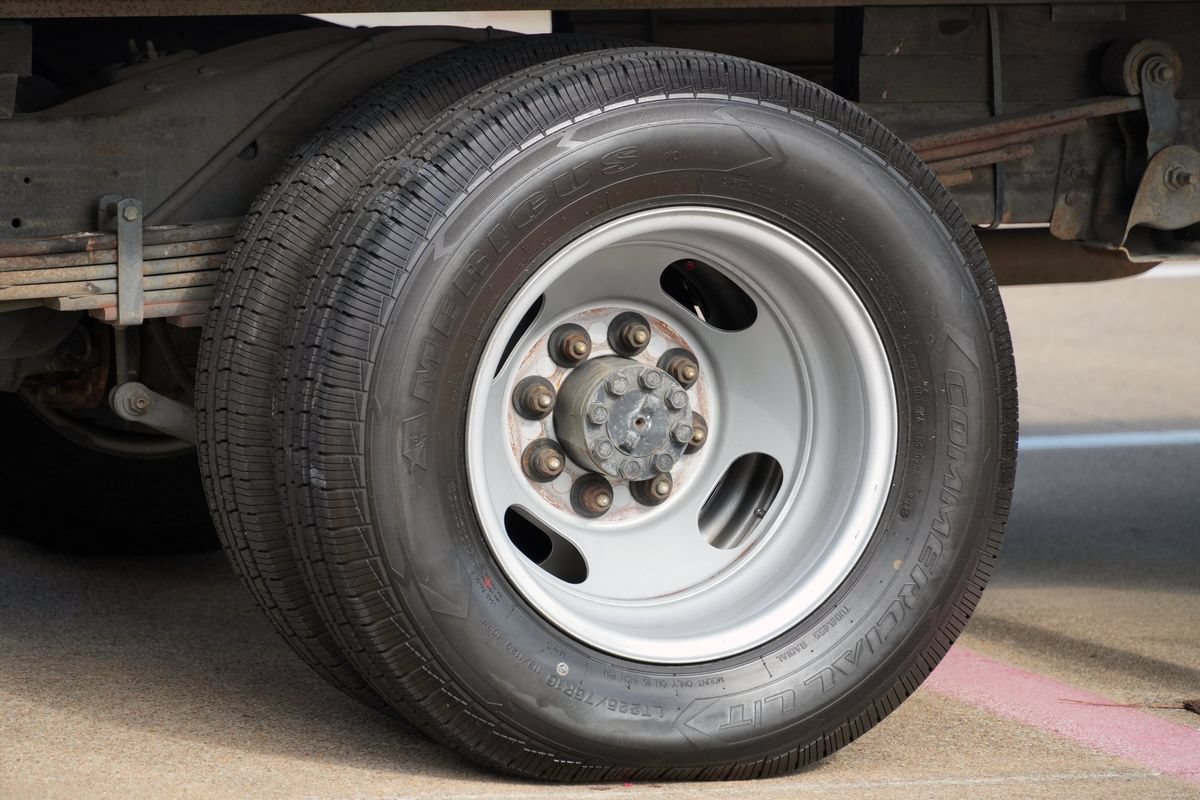 Used 2015 Chevrolet Express 4500 RWD image 28