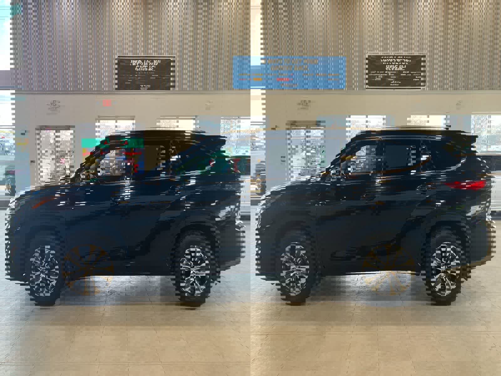 Used 2020 Toyota Highlander XLE AWD/4WD image 8