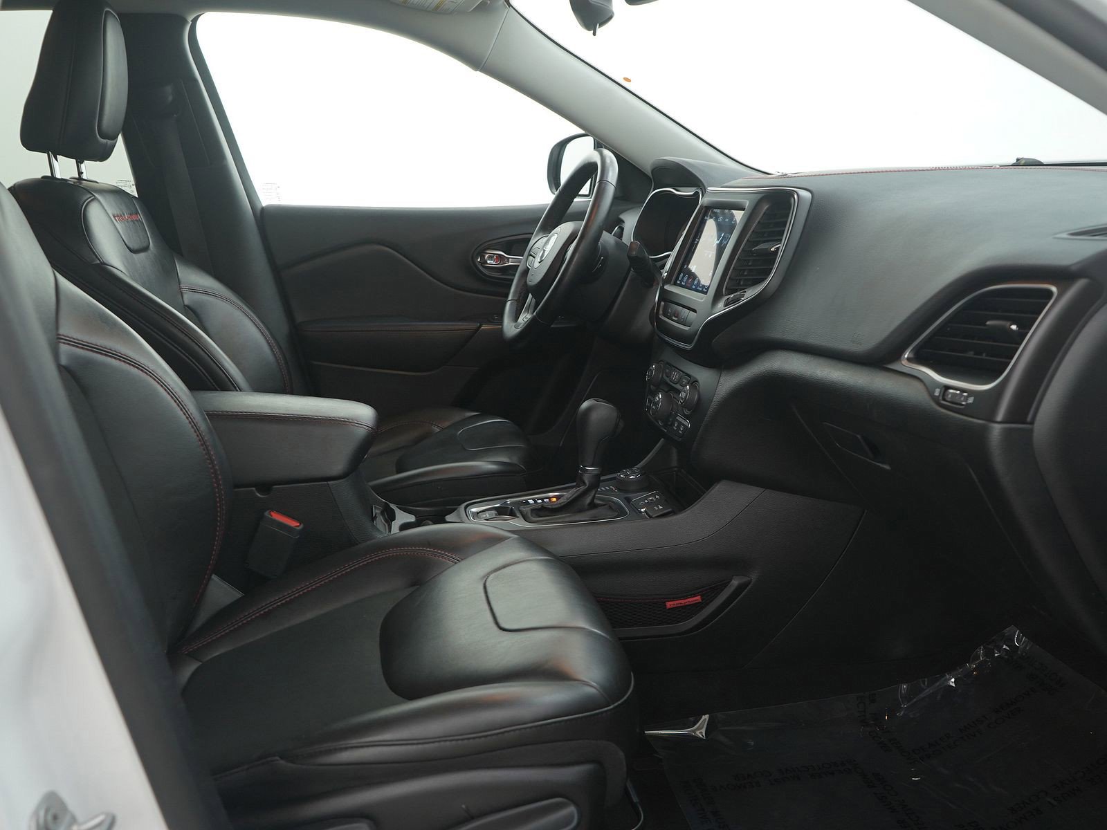 Used 2021 Jeep Cherokee Trailhawk image 12