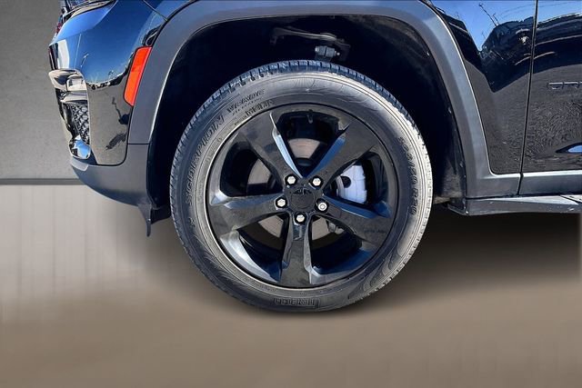 Used 2023 Jeep Grand Cherokee Limited w/ Black Appearance Package image 8