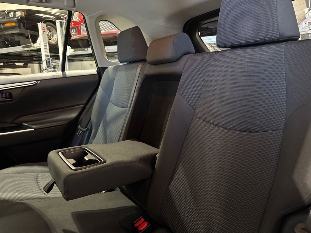 Used 2021 Toyota RAV4 LE AWD/4WD image 89