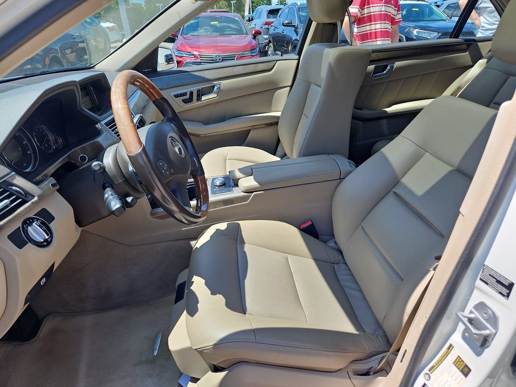 Used 2010 Mercedes-Benz E 350 4MATIC Sedan image 16