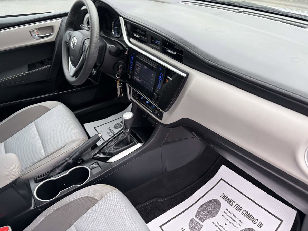 Used 2017 Toyota Corolla L FWD image 27