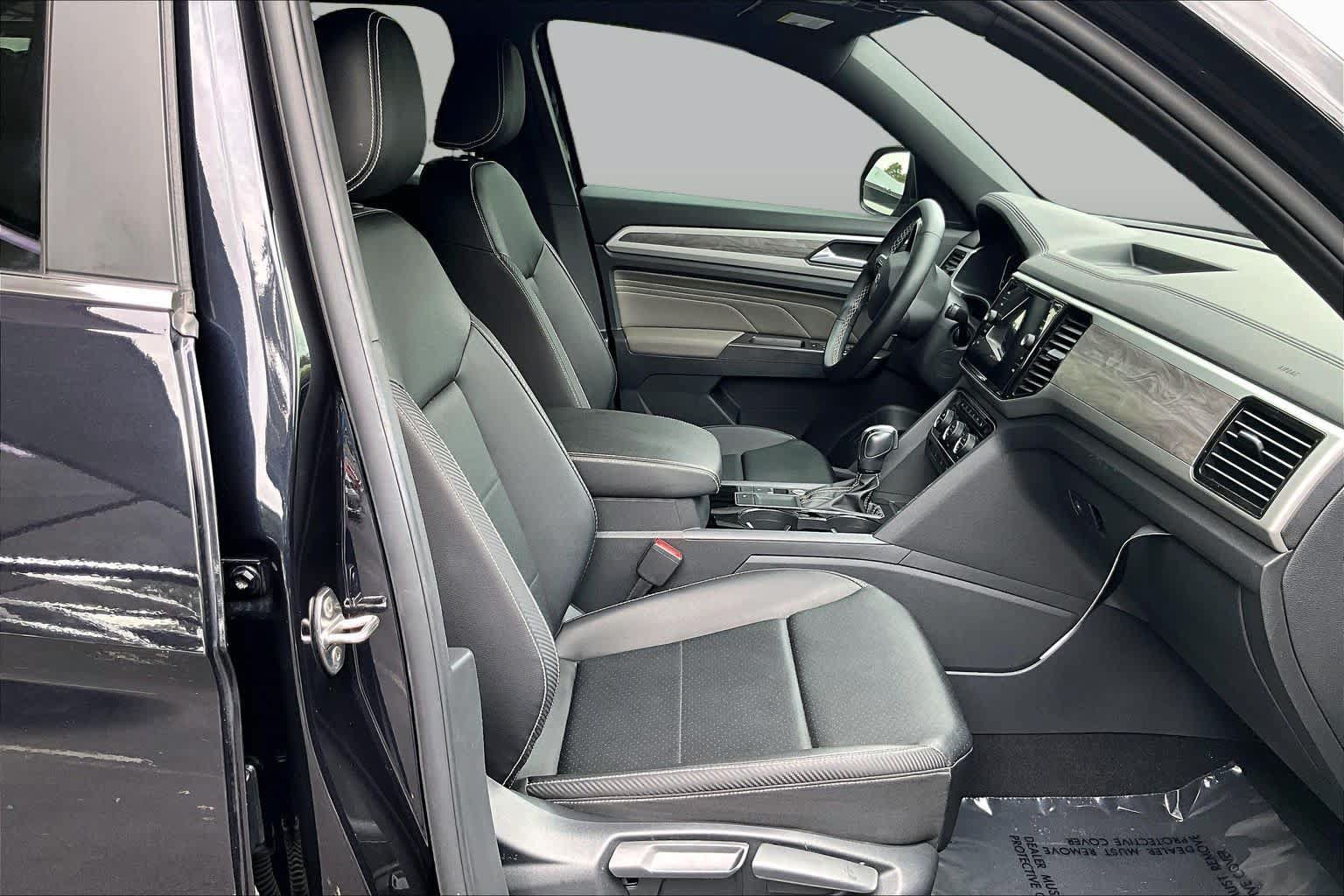 Used 2023 Volkswagen Atlas Cross Sport SE w/ Panoramic Sunroof Package FWD image 8
