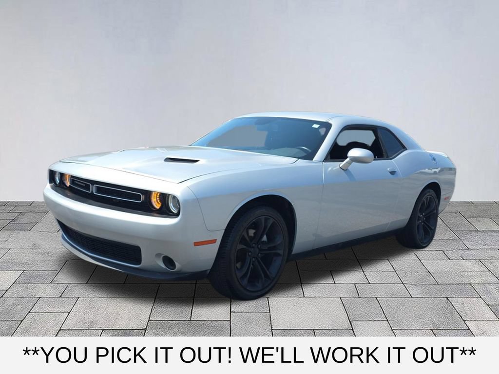 Used 2022 Dodge Challenger SXT RWD image 3