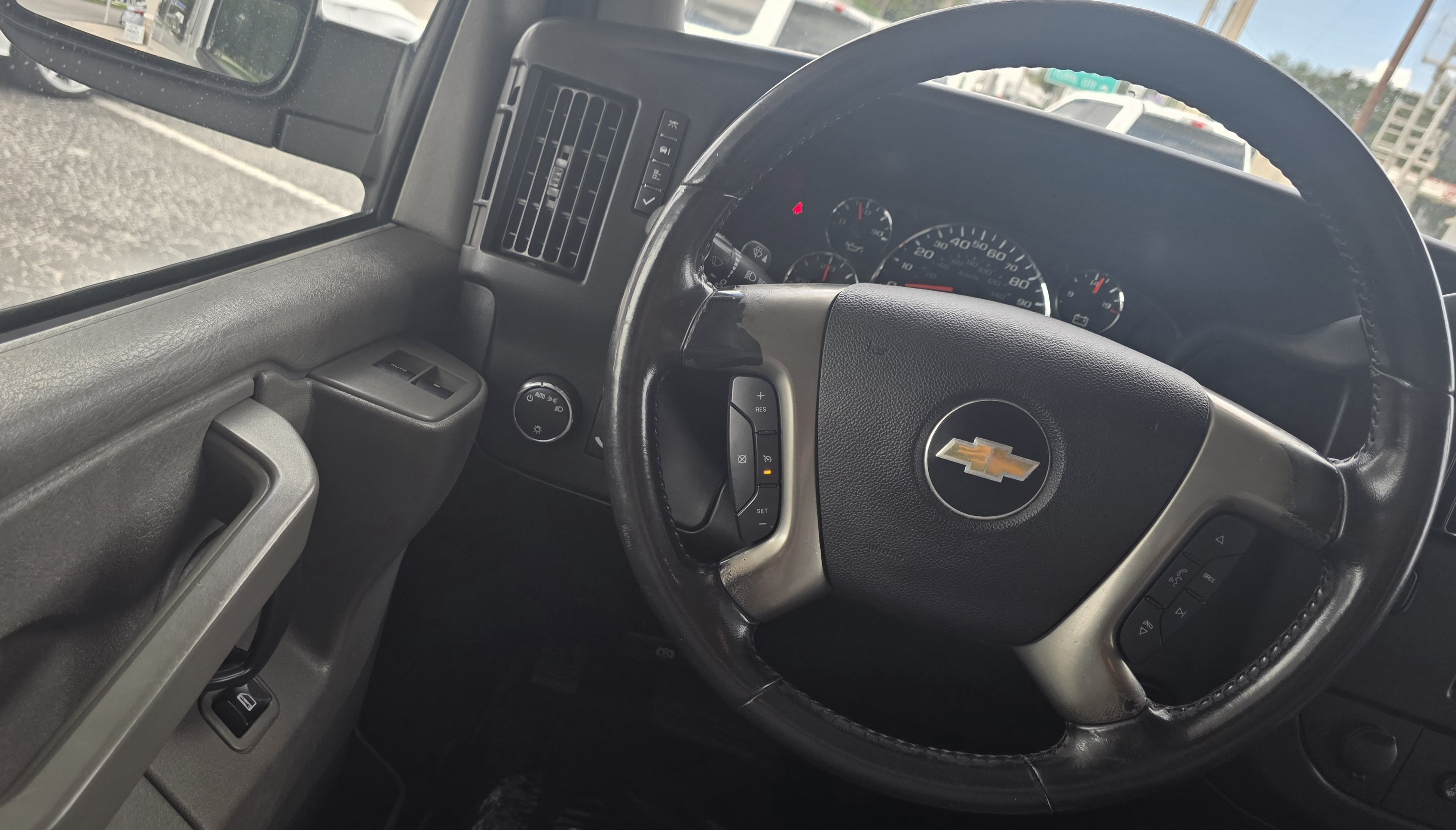 Used 2017 Chevrolet Express 2500 LS RWD image 21
