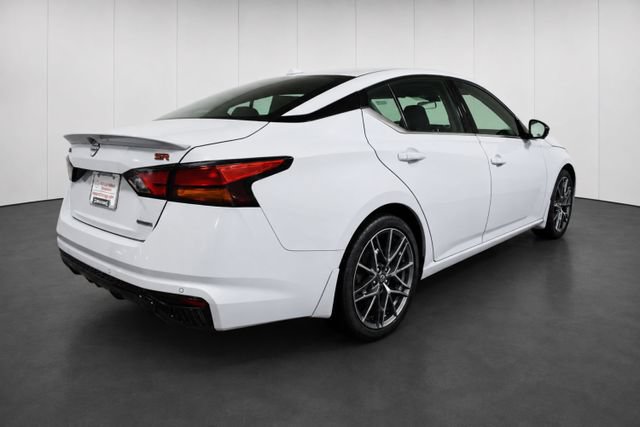 Used 2024 Nissan Altima 2.0 SR FWD image 4