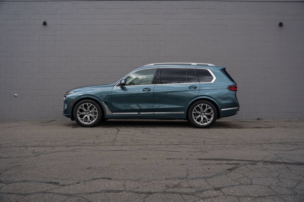Used 2023 BMW X7 xDrive40i w/ Premium Package AWD/4WD image 2