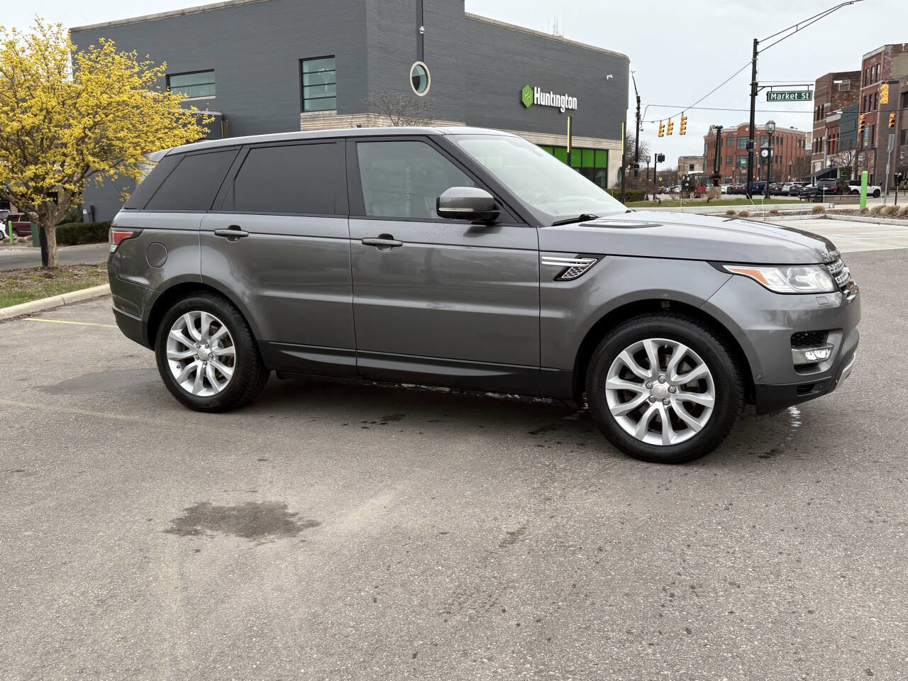 Used 2014 Land Rover Range Rover Sport HSE image 9