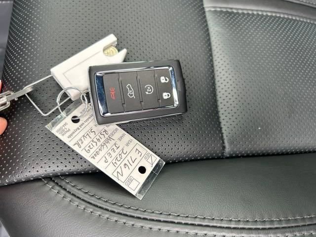 New 2024 Jeep Wagoneer 4WD w/ Premium Group I image 29