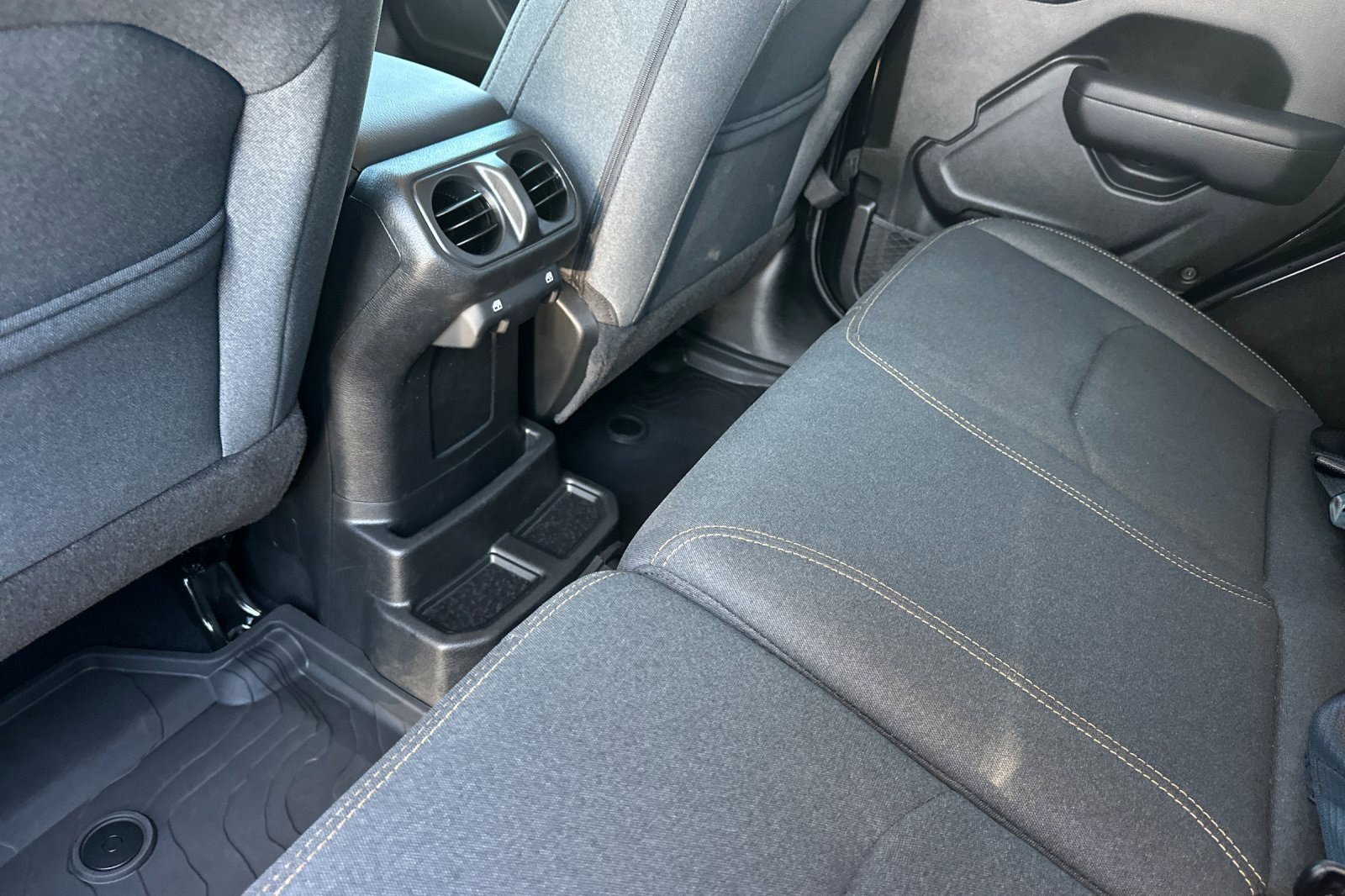 Used 2025 Jeep Wrangler Willys image 27