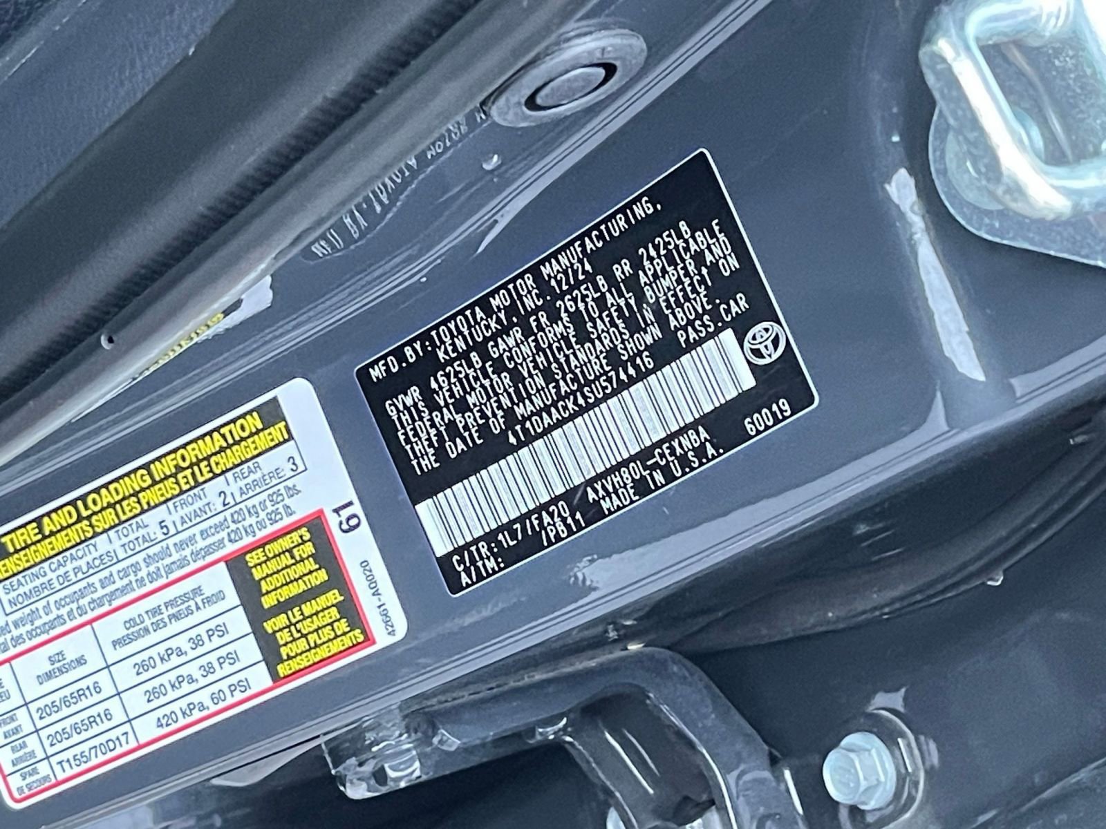 Used 2025 Toyota Camry LE image 28