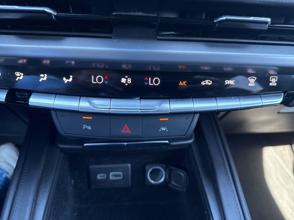 Used 2024 Cadillac XT4 Premium Luxury image 23