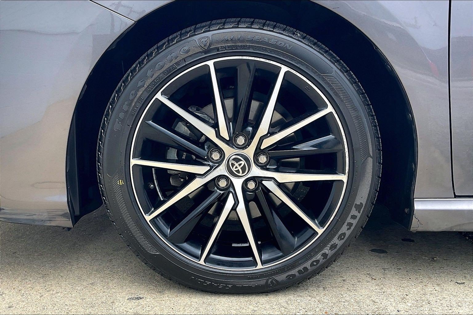 Used 2022 Toyota Camry SE FWD image 11