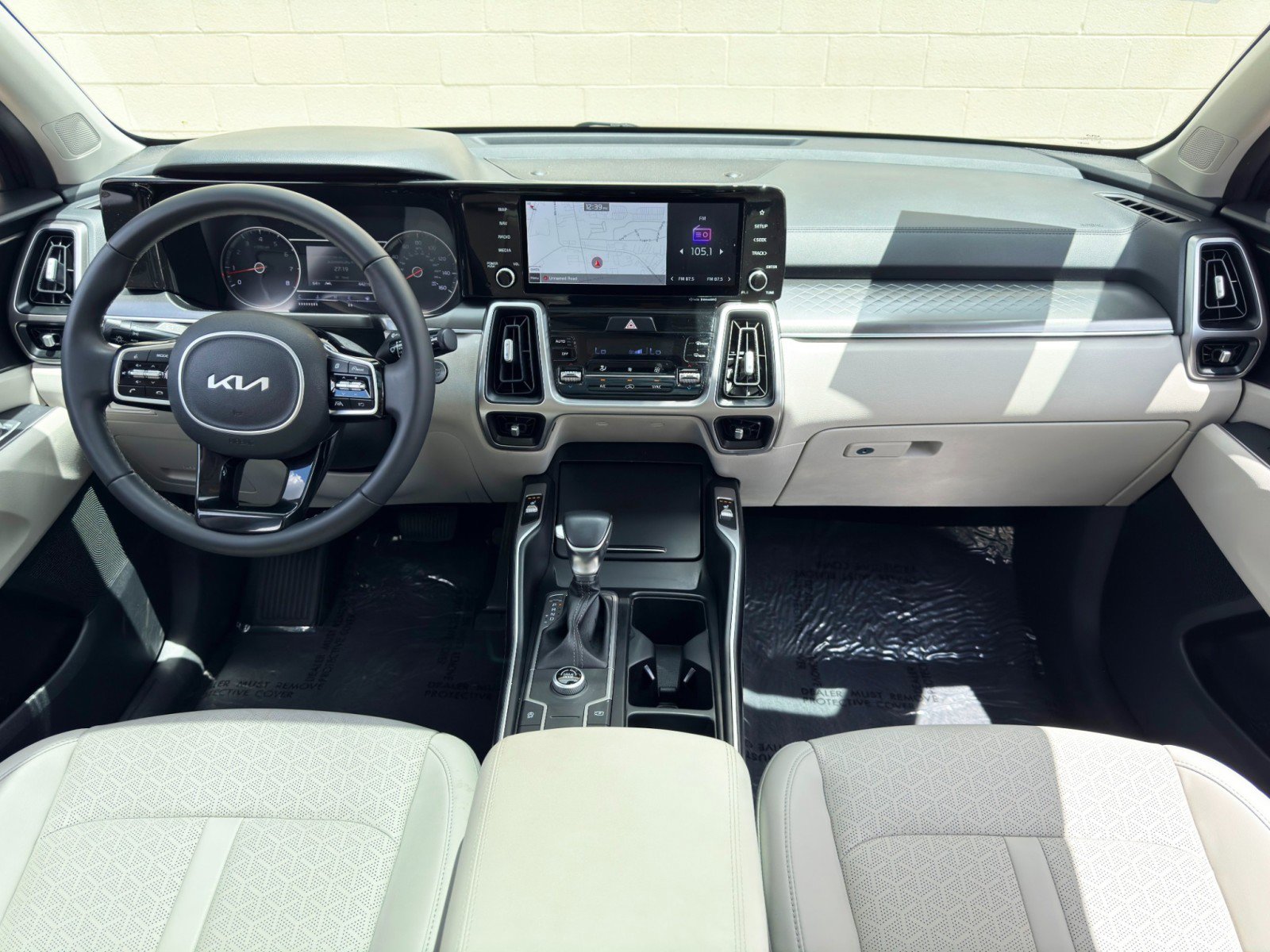 Used 2022 Kia Sorento S w/ Panoramic Sunroof Package FWD image 12