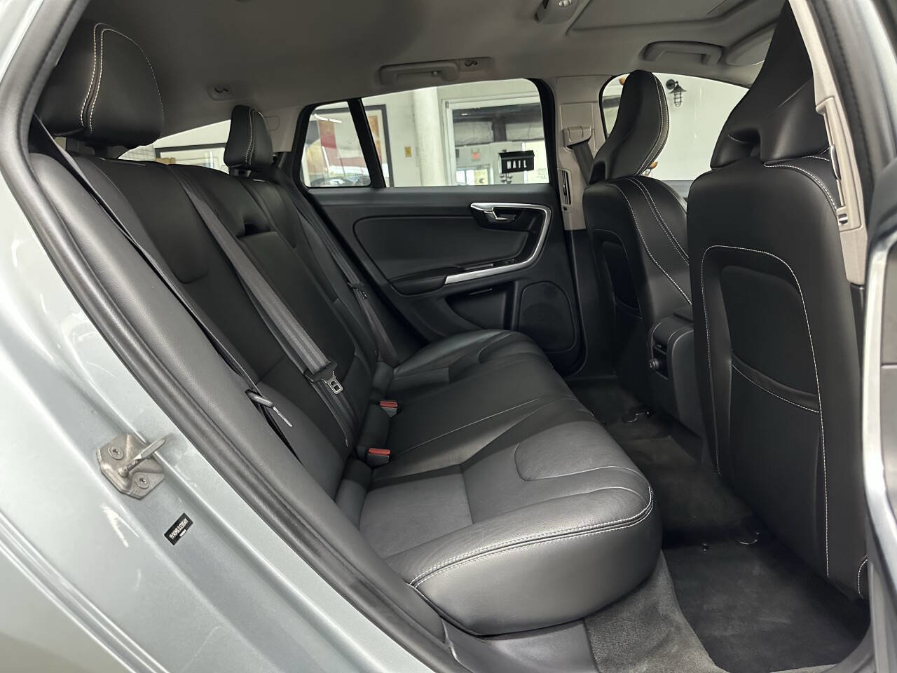 Used 2018 Volvo V60 T5 Dynamic w/ Vision Package image 15