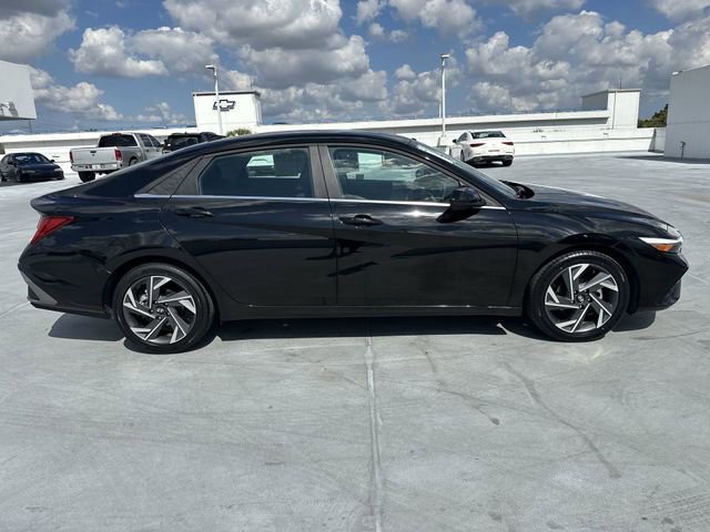 Used 2025 Hyundai Elantra SEL image 30