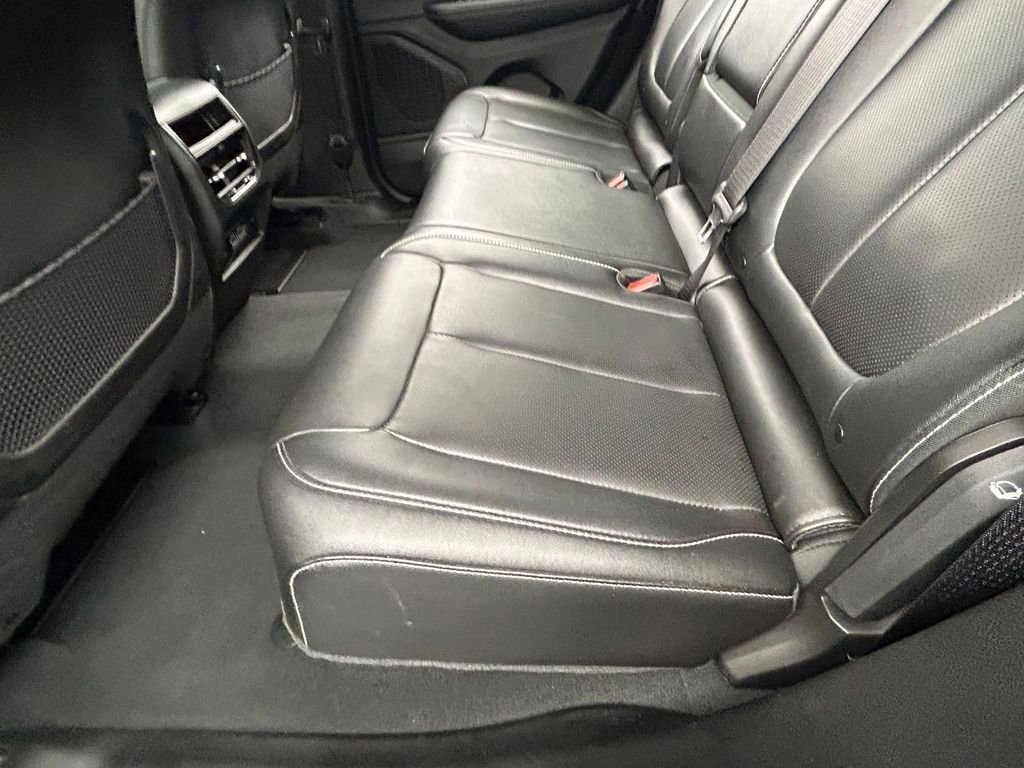 Used 2024 Jeep Grand Cherokee Limited w/ Luxury Tech Group II image 34