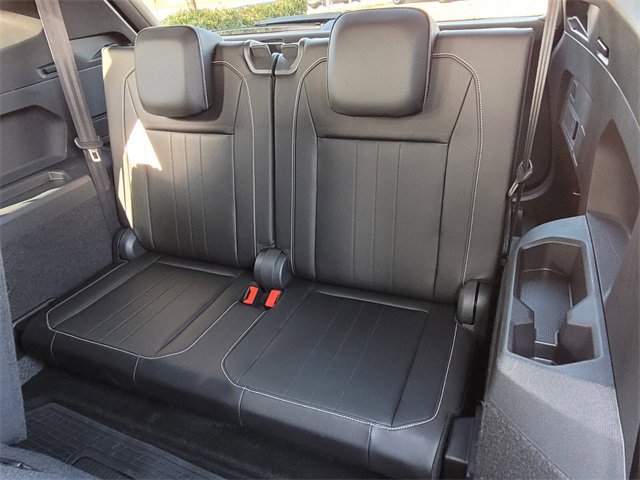 Used 2024 Volkswagen Tiguan SE R-Line image 14